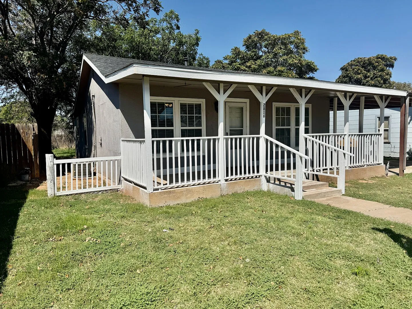 Adorable, Updated 2/1 in Arnett Benson with Storage Shed! — Photo 3