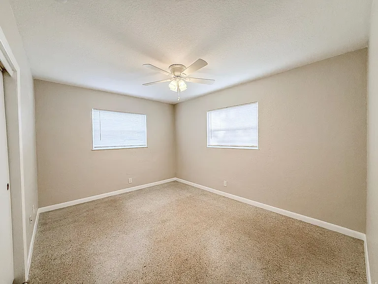 1210 SW 26th St #4 — Photo 8