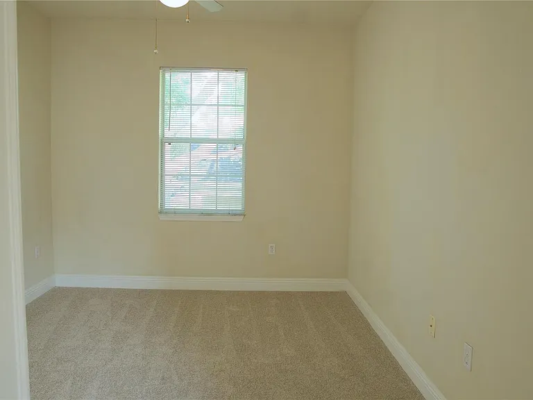 233 Southern Pecan Cir #101 — Photo 5