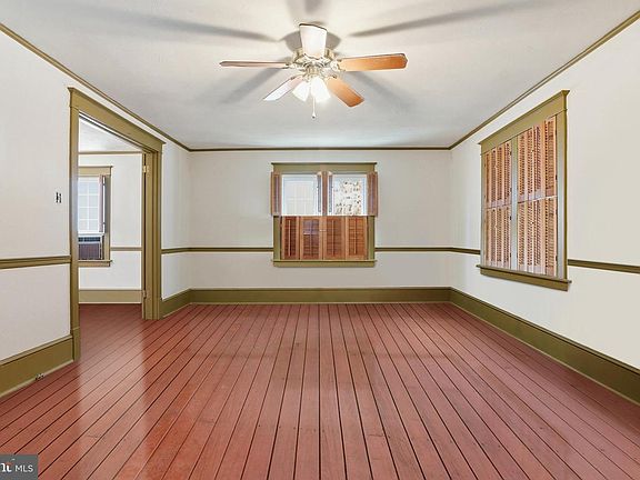 4th image of 205 W Maplewood Ave