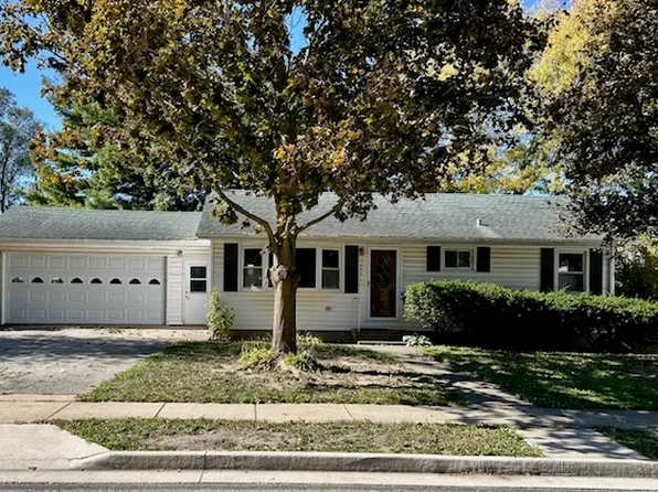 1243 Westview Dr, Rochelle, IL 61068