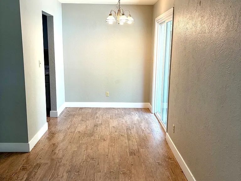 4028 N Illinois Ave #8 — Photo 3