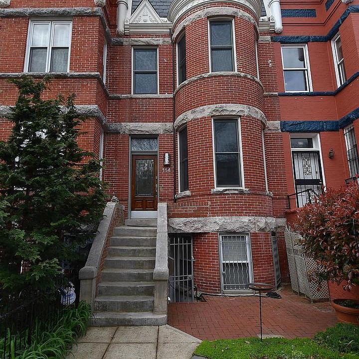 Beautiful Victorian style house, built in 1891. We live upstairs -- your non-victorian, welcoming landlords.
