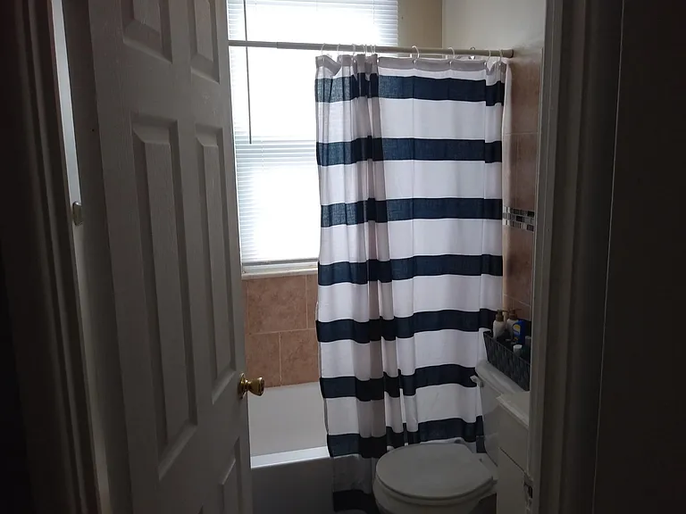 1704 Pleasant St #1F — Photo 12