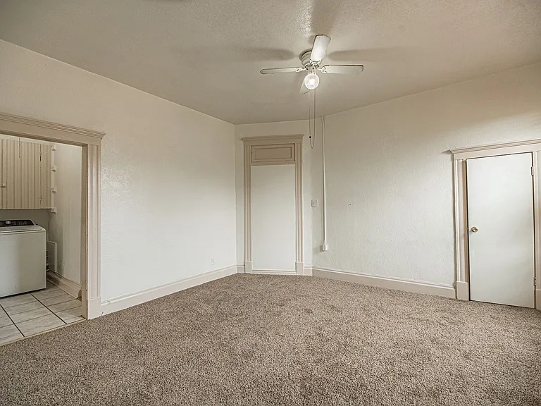 207 Midway Ave — Photo 11