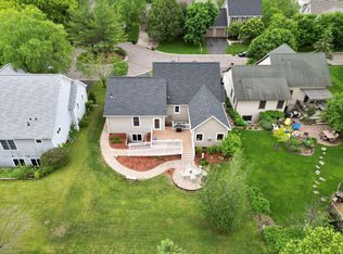 2703 Snowdrift Cir E, Maplewood, MN 55119