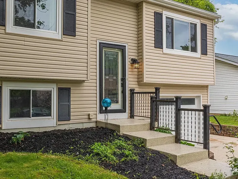 721 Mistletoe St — Photo 2