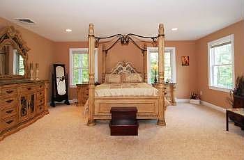 4th image of 47 Camelot Dr