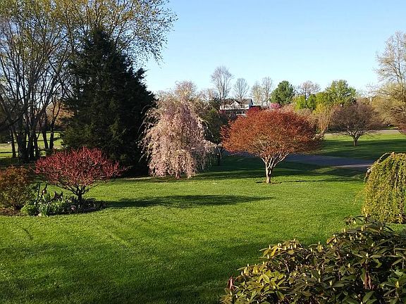 5th image of 7460 Edgehill Dr