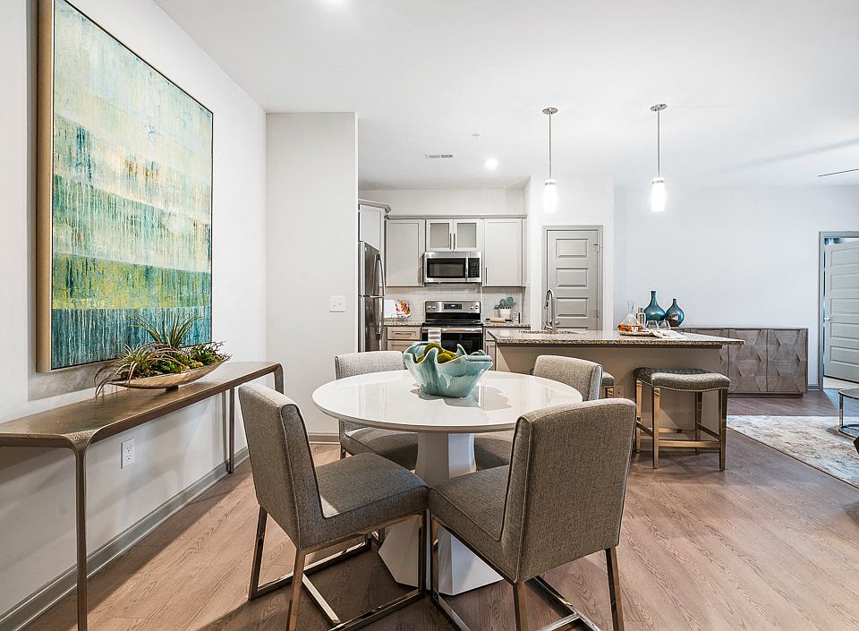 Dining Room at Hawthorne at the Glen