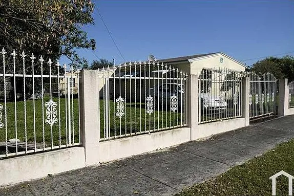 3 bed, $2,952 — Photo 2