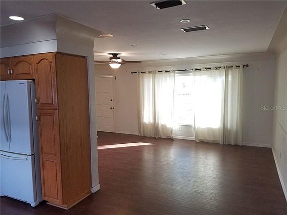 4th image of 1330 Bayview Dr