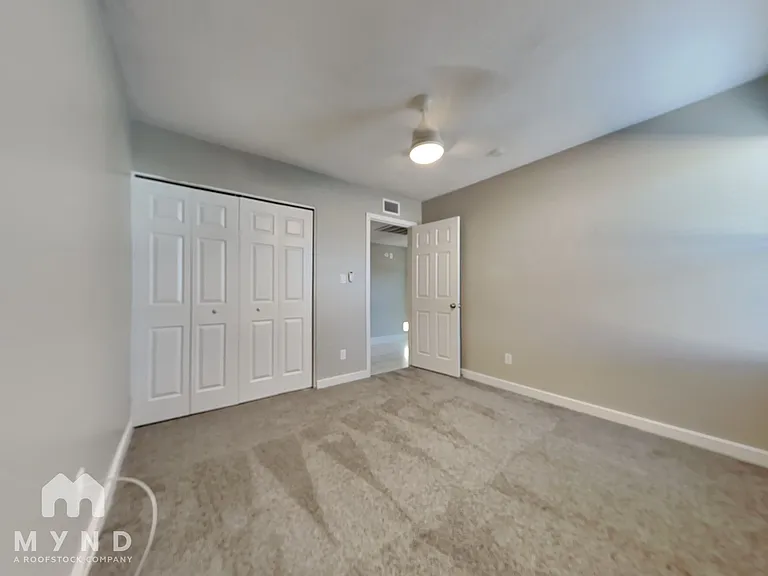 227 W Kerry Ln — Photo 12