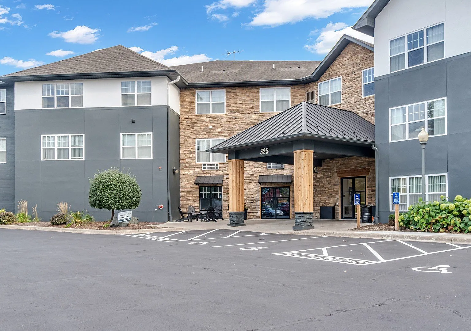 Chaska Place Apartments — Photo 1
