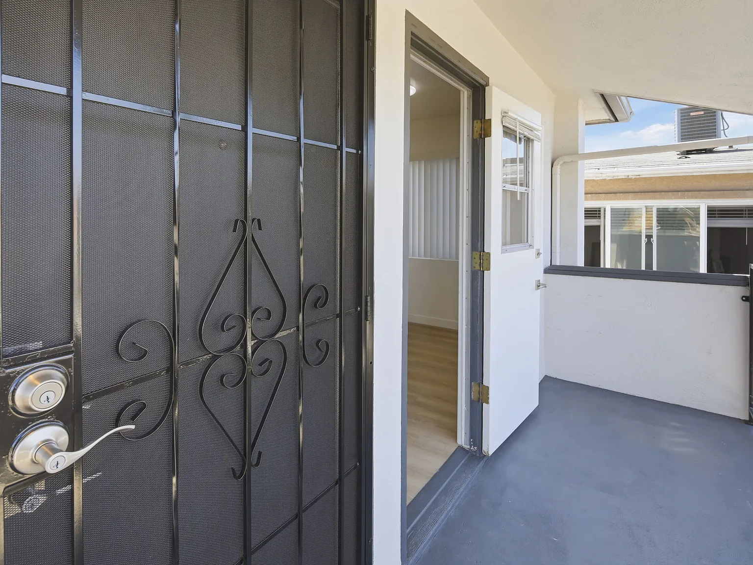 2 bed, 800 sqft, $2,595 — Photo 3