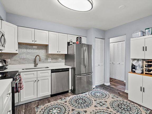 3rd image of 7502 Farmingdale Dr APT 408