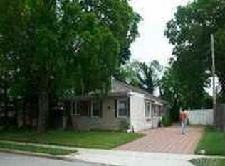 2491 Balsam Ave, East Meadow, NY