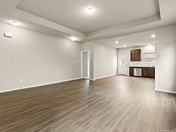 4th image of 4231 Admirals Bend