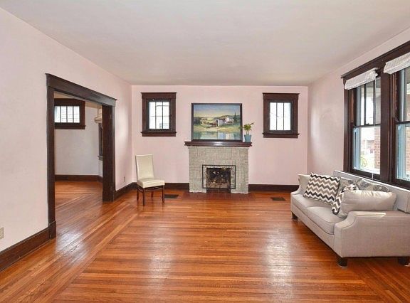 5th image of 1528 Ambrose Ave