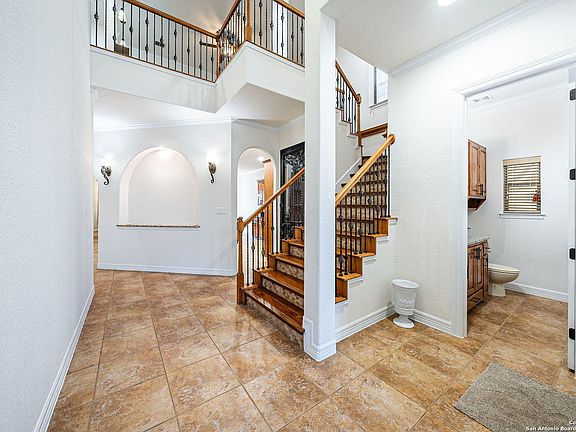 4th image of 16014 Huebner Bluff