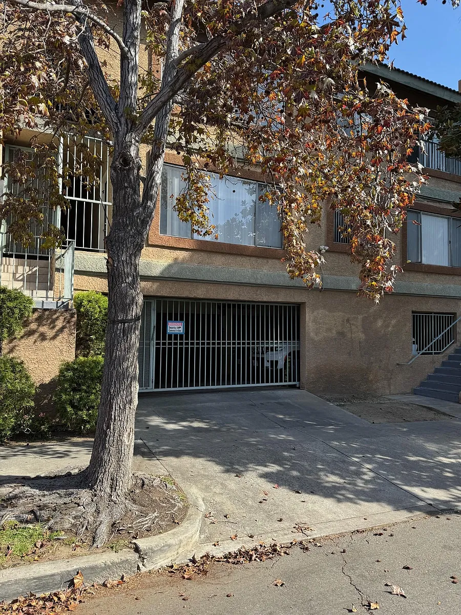 Building Photo - 356 S Wilton Pl #1