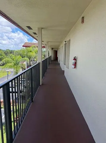 1600 SW 127th Way — Photo 3