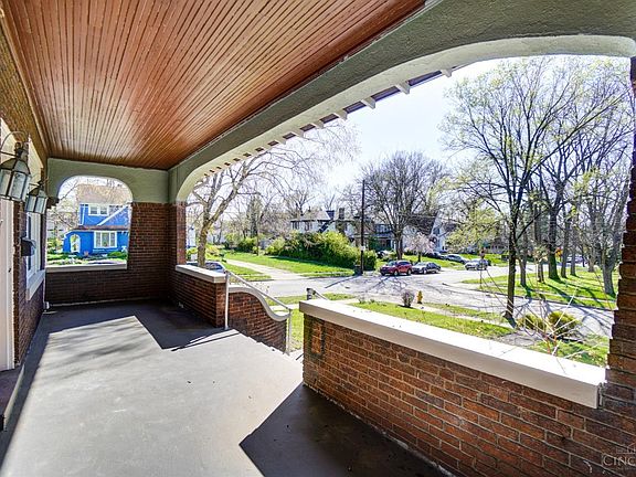 2nd image of 3952 Parker Pl