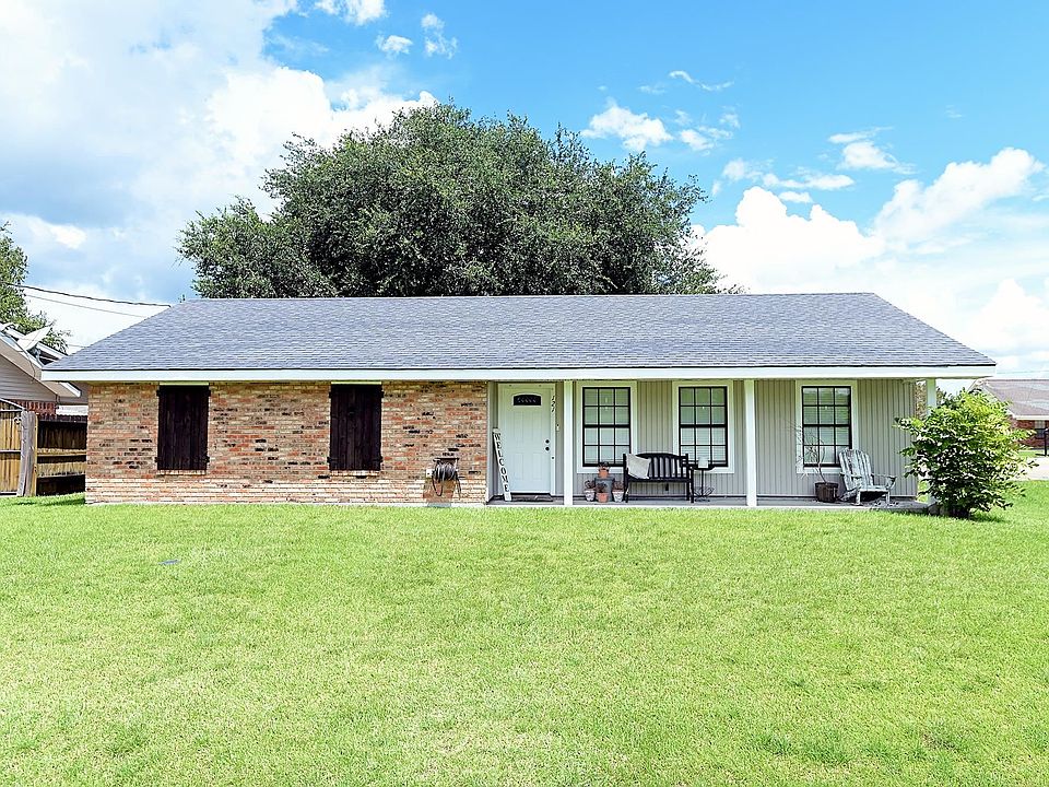 1st image of 121 Honeysuckle Dr