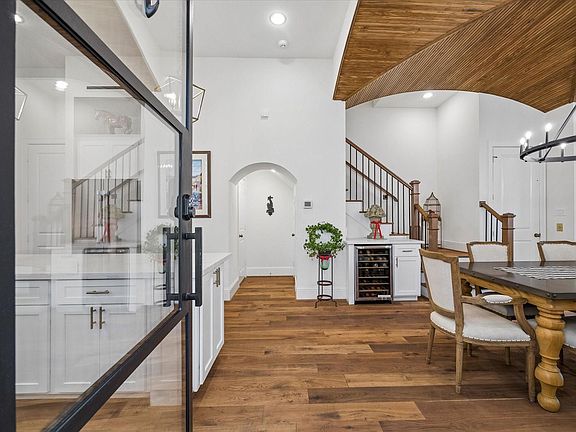 4th image of 534 W 26th St