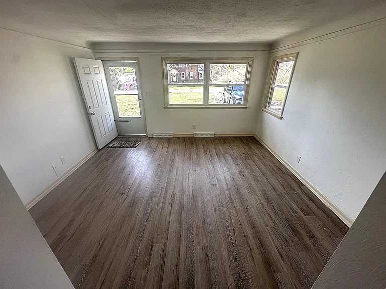 43 Eleanor Ave #43 — Photo 4