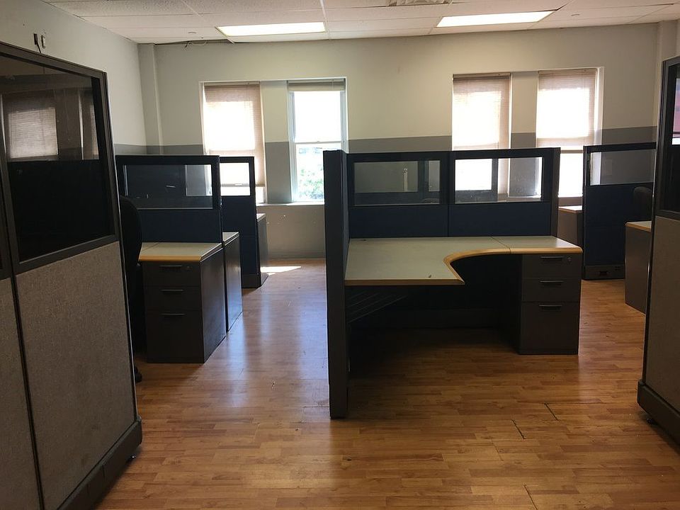 1st image of 522 W 37th St Fl 2