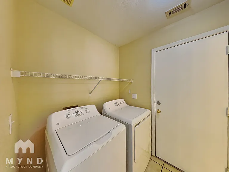 695 Emerald City Ave — Photo 19