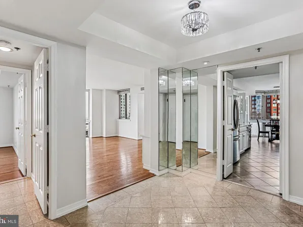 5809 Nicholson Ln APT 516, Rockville, MD 20852