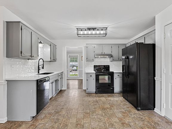 3rd image of 1108 Lamont Ct