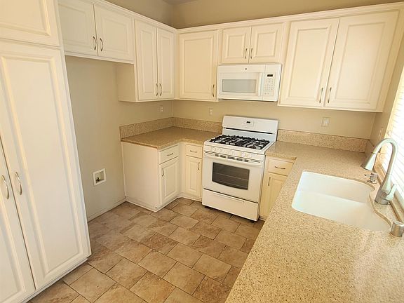 4th image of 4 Carey Ct