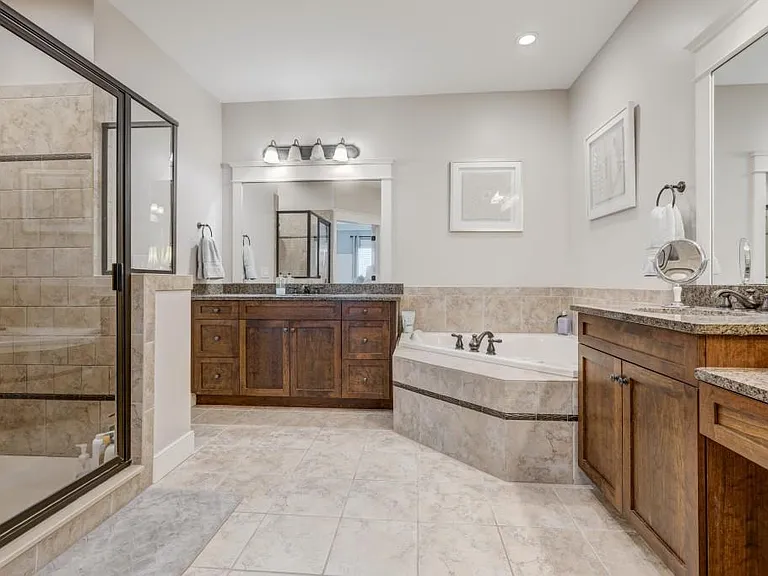 2114 W Village Xing SE — Photo 16