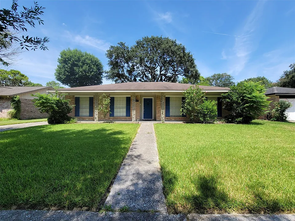 9322 Fairdale Ln