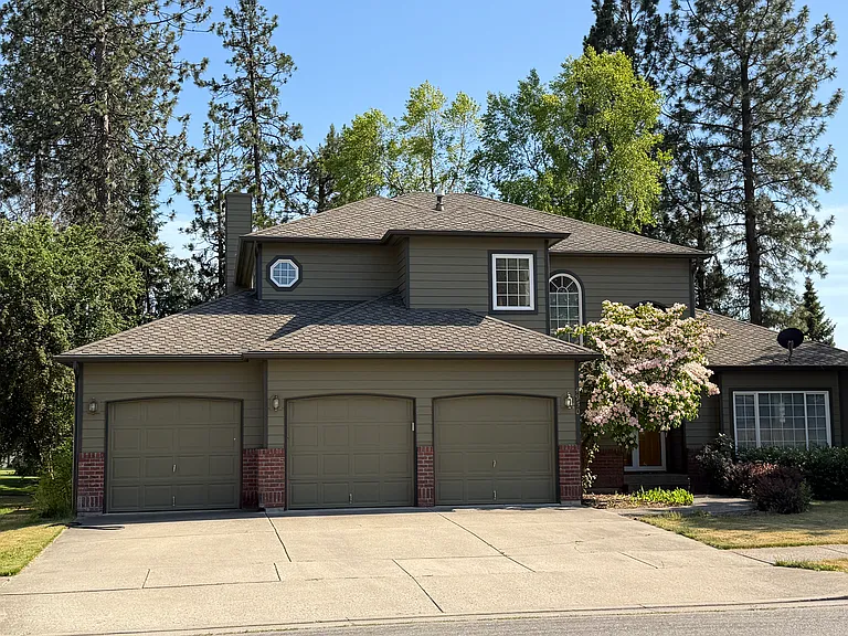 4950 E Frazier Dr — Photo 1
