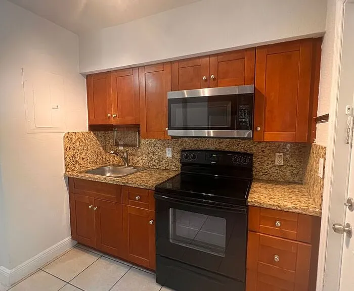 31 Menores Ave #2 — Photo 6