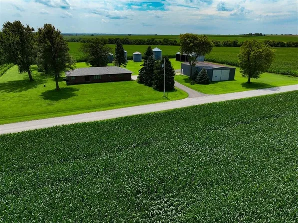 1263 310th St, Hiawatha, KS 66434