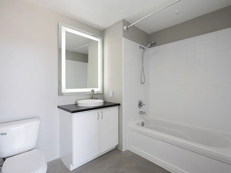 285 W 6th St #518 — Photo 16