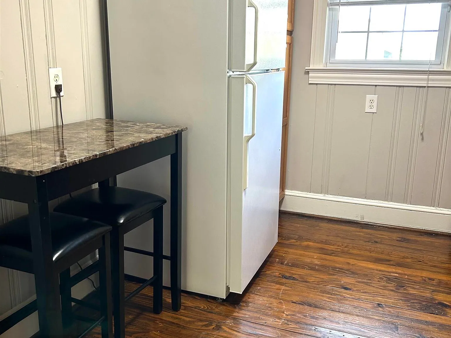 2 bed, $1,300 — Photo 2