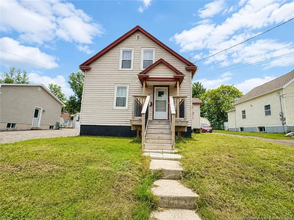 184 Gould St, Dieppe, NB E1A 1T9