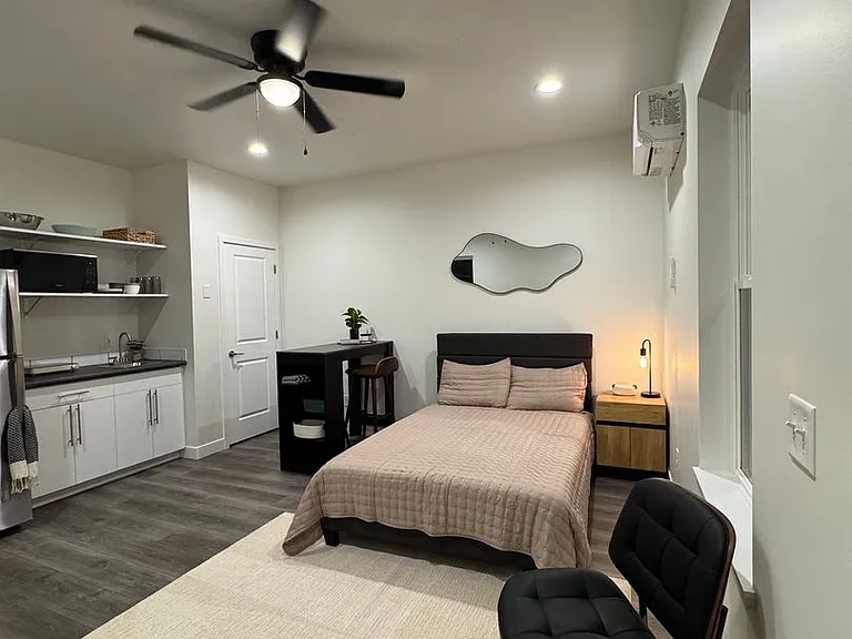 Bellaire Lofts — Photo 8