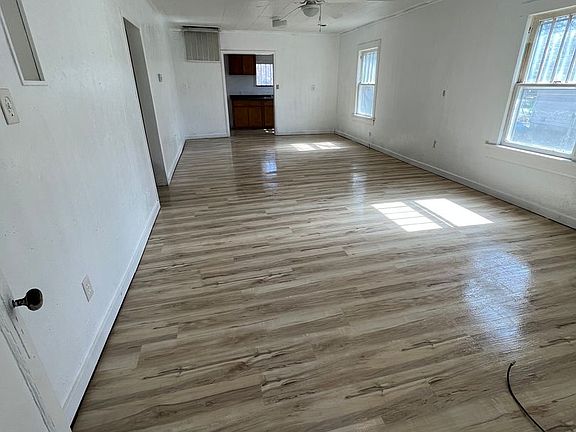 3rd image of 822 N Marion Ave