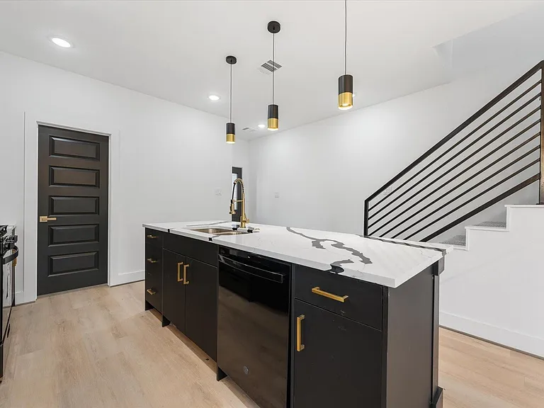 1010 Calvin Ave #B — Photo 8