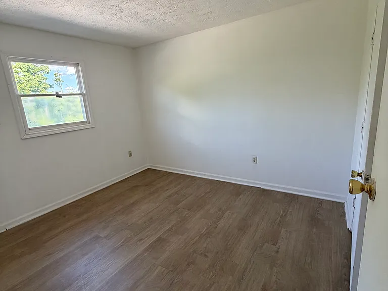 305 Churchill Dr #4 — Photo 7