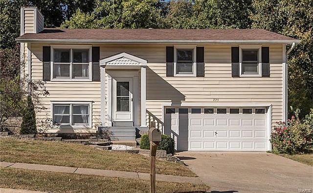 1st image of 775 Crescent Woods Dr
