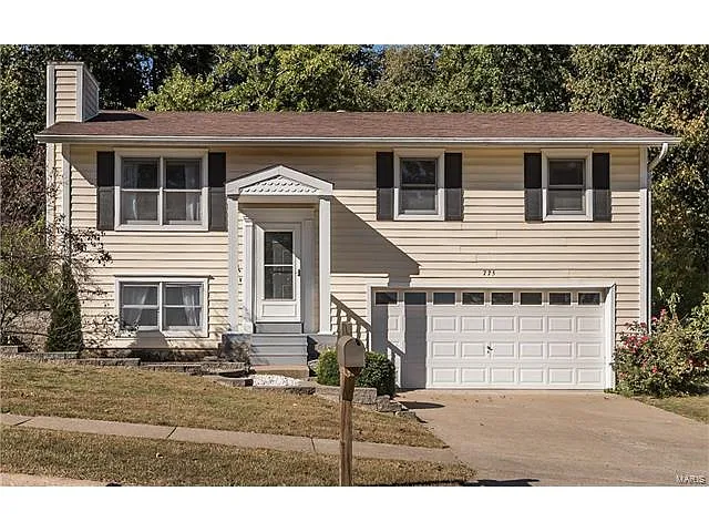 775 Crescent Woods Dr photo 1