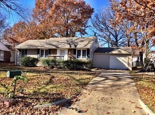 408 Warwick Rd, Coffeyville, KS 67337